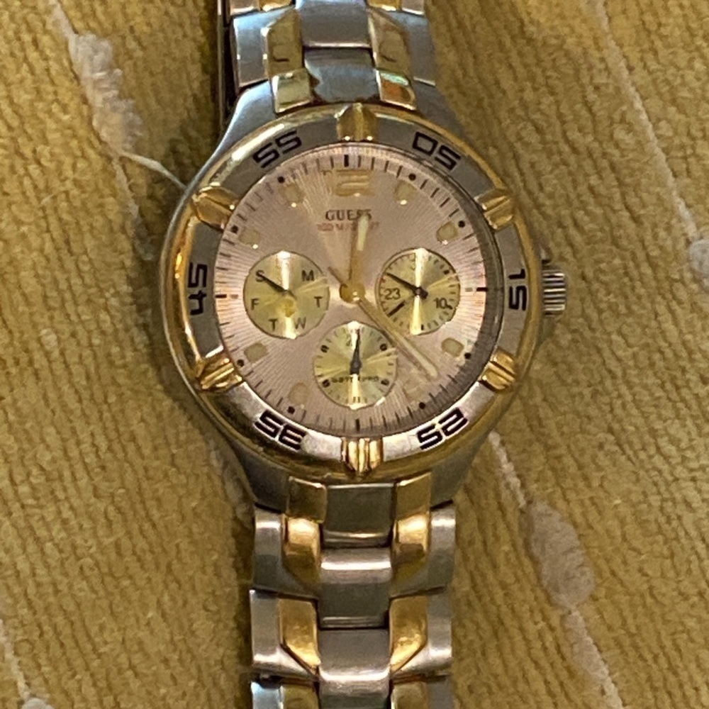 Guess Chronograph WaterPro Wrist Watch Men's Analog Metal Vintage